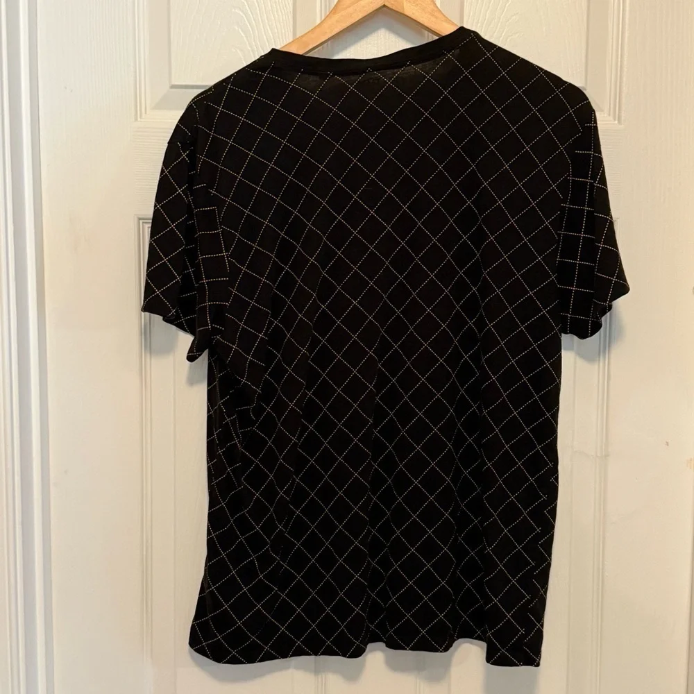 NWOT Guess Metallic Graffiti Chain Link T-shirt - Picture 5 of 5